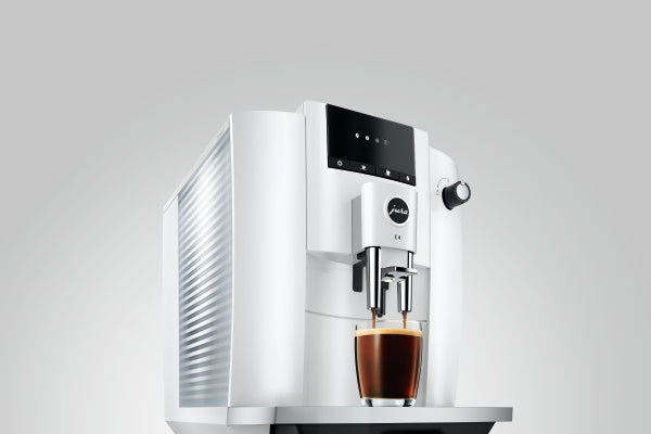 JURA Kaffeevollautomat E4 (EA) P.E.P. Wassertank 1,9 L Piano White