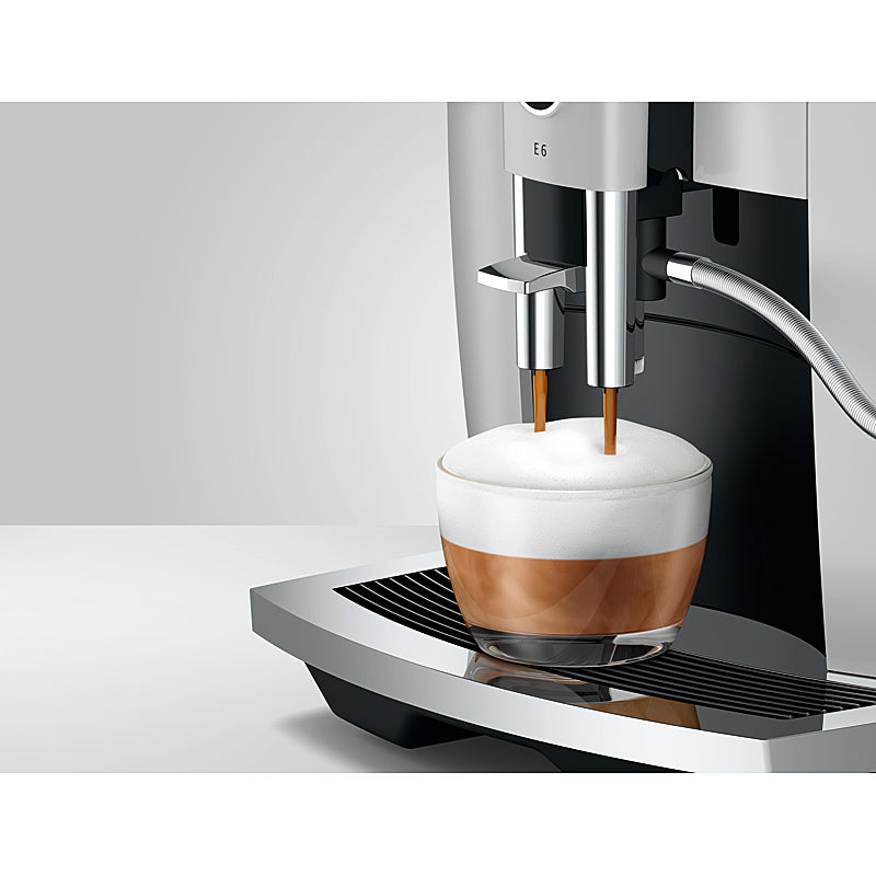 JURA Kaffeevollautomat E6 (EC) 11 Spezialitäten Easy-Cappuccino 15 bar Wassertank 1,9 L Platin