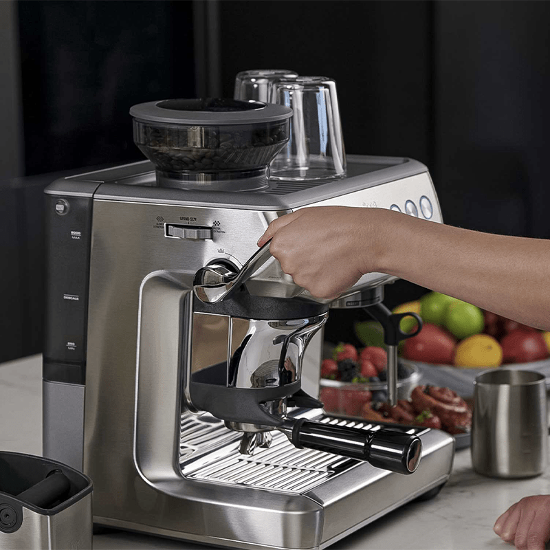 SAGE Espressomaschine Barista Express Impress integriertes Kegelmahlwerk manuelle Dampfdüse
